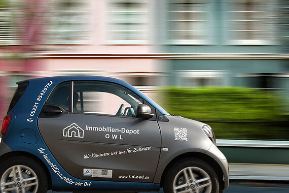 Beschrifteter smart EQ der Immobilien-Depot OWL GmbH & Co. KG