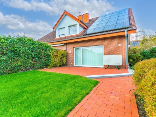 Sonnige Doppelhaushälfte mit Gartenparadies und A+ Energieeffizienz in Isselhorst - Außenansicht Garten #1