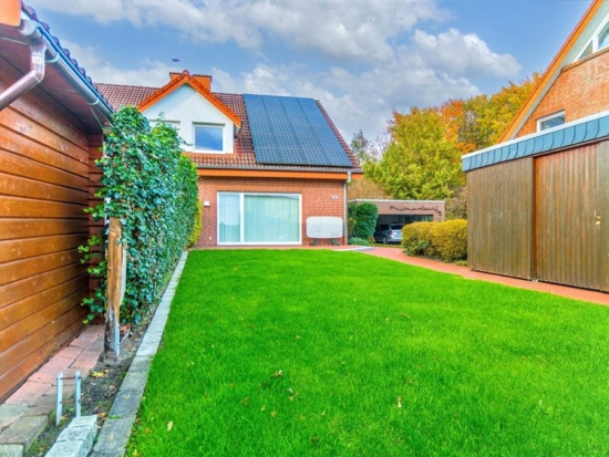 Sonnige Doppelhaushälfte mit Gartenparadies und A+ Energieeffizienz in Isselhorst - Außenansicht Garten #2