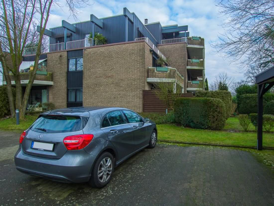 Hier fühlen sich nicht nur Familien wohl, wetten? - Außenansicht Gartenseite
