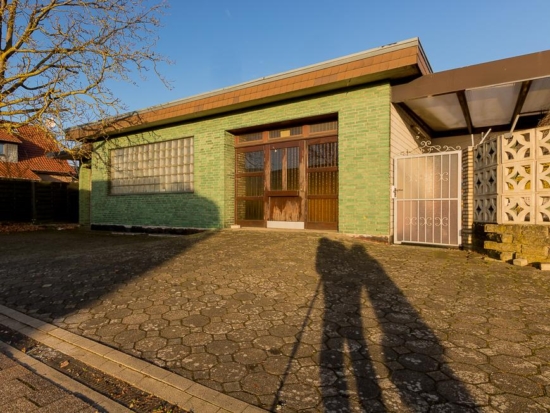 Wohnen, Arbeiten, Gestalten – vielseitiges Wohn- und Gewerbehaus in Lippinghausen - Außenansicht Straße #4 (Gewerbeteil)
