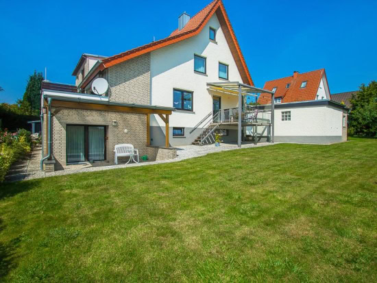 Beste Aussichten! Familientraum auf zwei Etagen in Bielefeld - Außenansicht #1