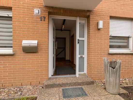 Großzügige 4-Zimmer-Wohnung mit XXL-Terrasse & Fernblick in Oberbecksen - Wohnungseingang