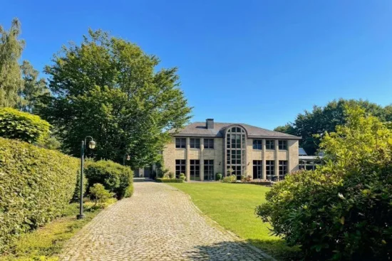 Zufahrt u. Garten