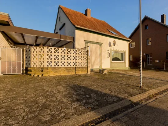 Außenansicht Straße #3 (Einfamilienhaus)