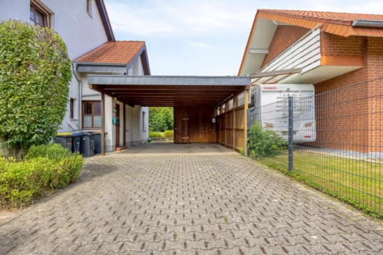 Doppelcarport mit Geräteabstellr.