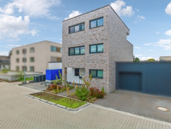 KfW-55-Wohn(t)raum mit Sauna: Modernes Einfamilienhaus – provisionsfrei für Käufer - Außenansicht #1